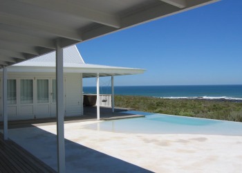 Gold-Award-Grotto-Bay-(2)