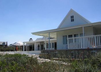 Gold-Award-Grotto-Bay-(3)